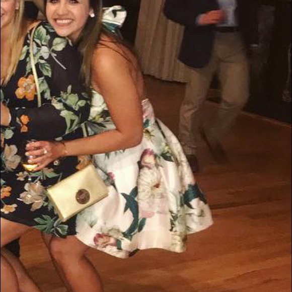 Lulu’s Floral halter dress - Picture 4 of 4